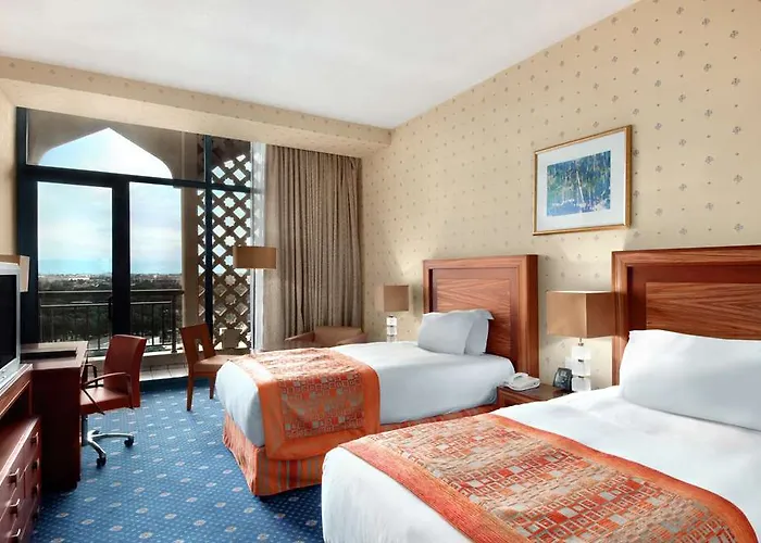 Hilton Alger