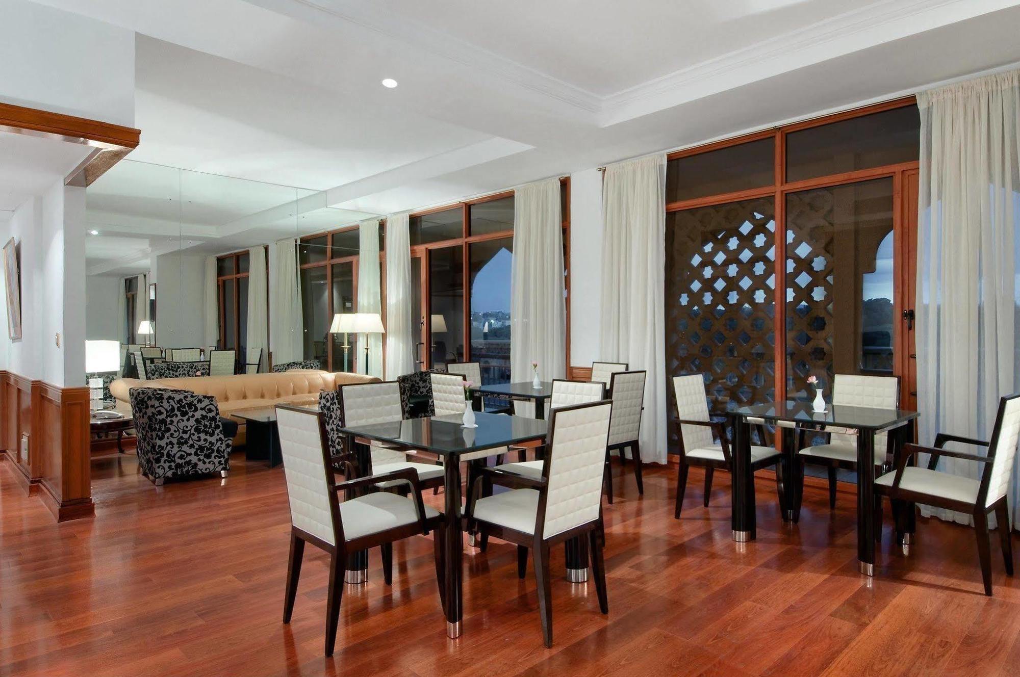 Hilton Alger
